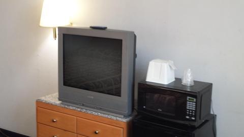 Value Inn & Suites סאלינה מראה חיצוני תמונה
