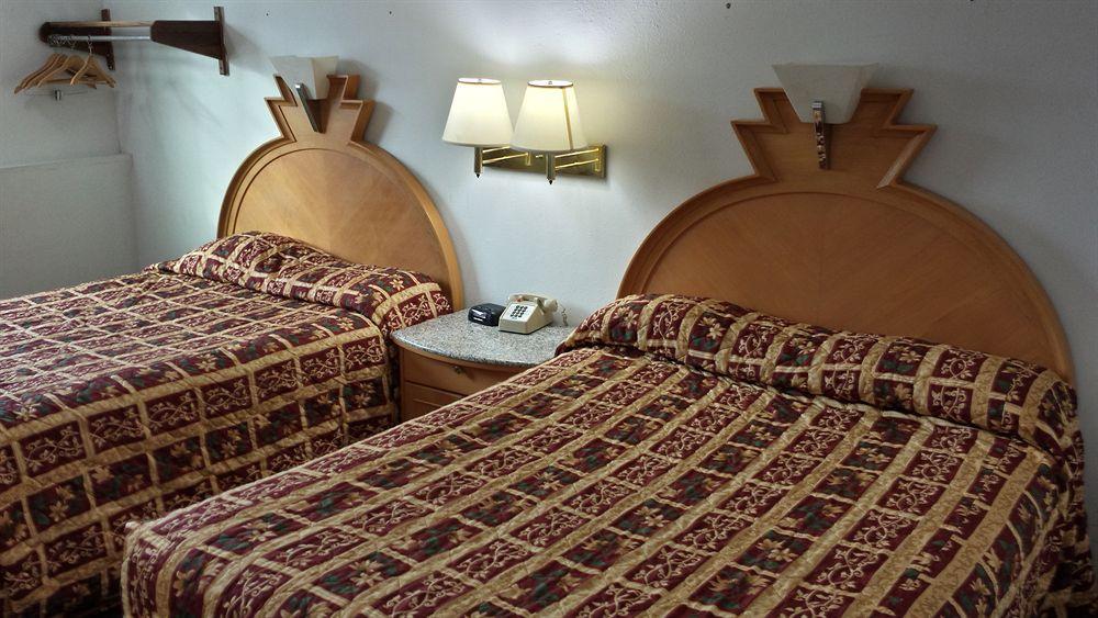 Value Inn & Suites סאלינה מראה חיצוני תמונה